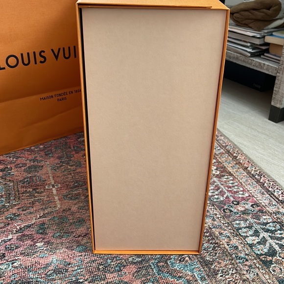 COPY - Authentic Louis Vuitton xtra large empty box. - Picture 10 of 17
